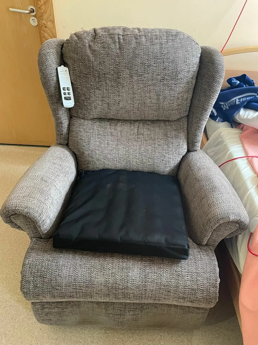 Recliner Chair - Image 4