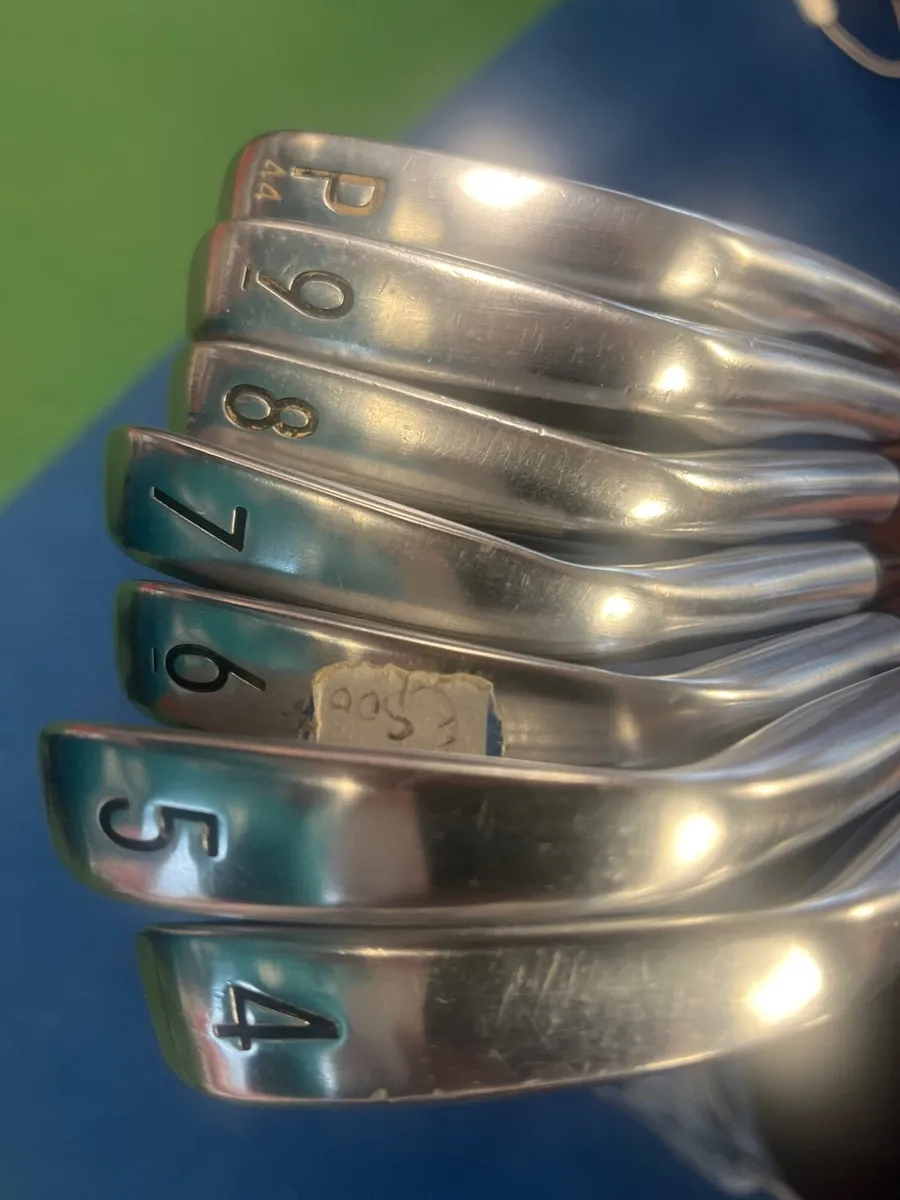 Titleist T100s 4-pw steel right hand used. - Image 1