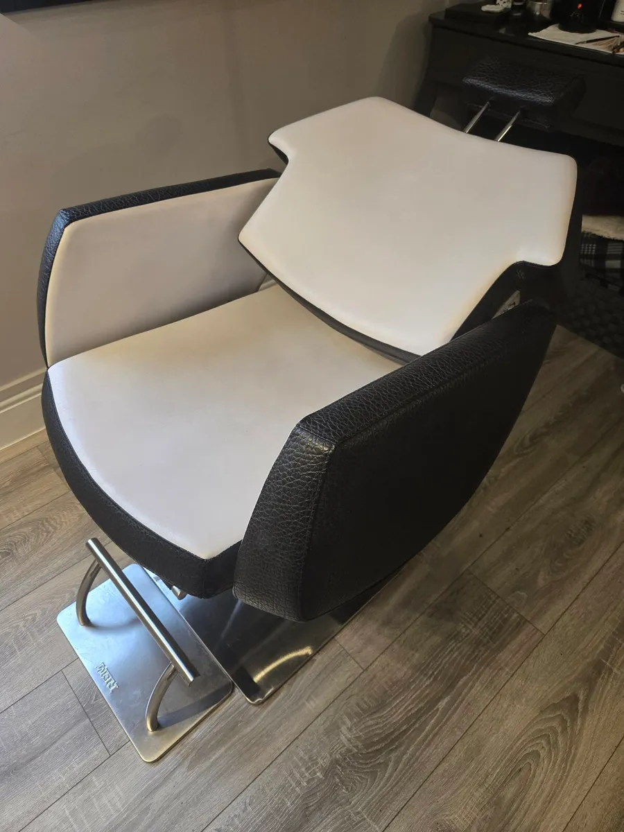 Beauty treatment chair - Image 1