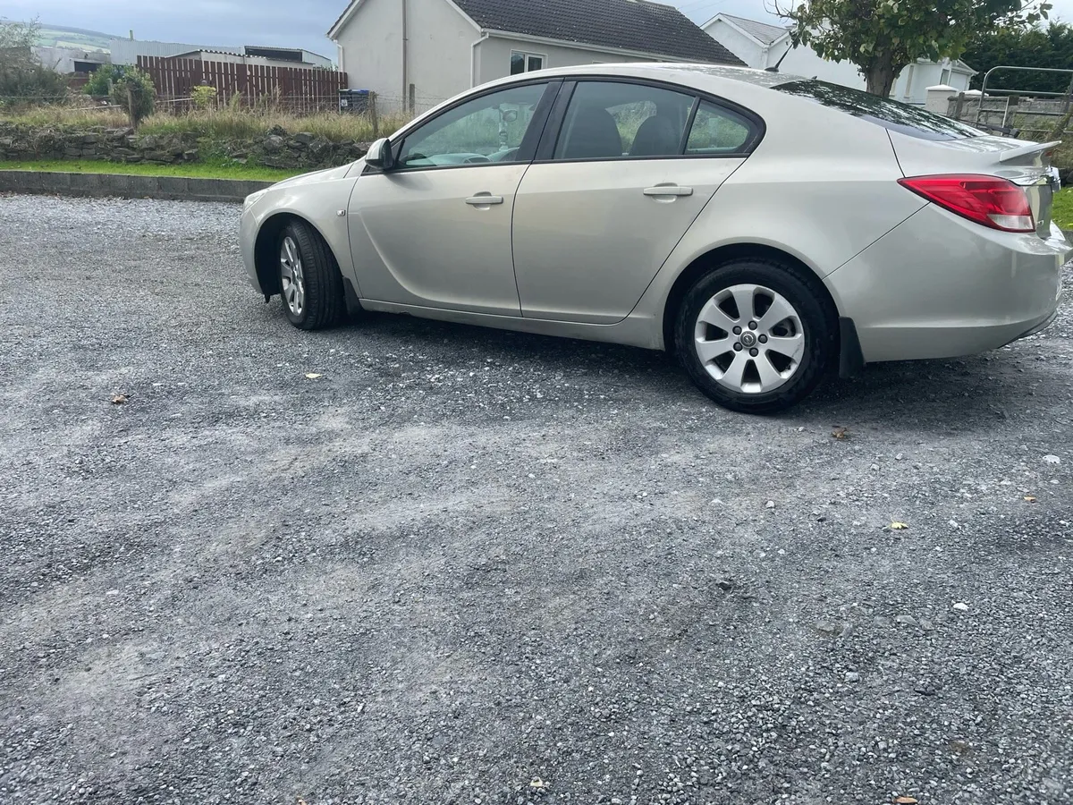 Insignia - Image 4