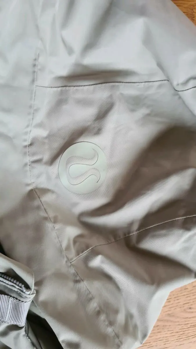 LULULEMON JACKET - Image 4