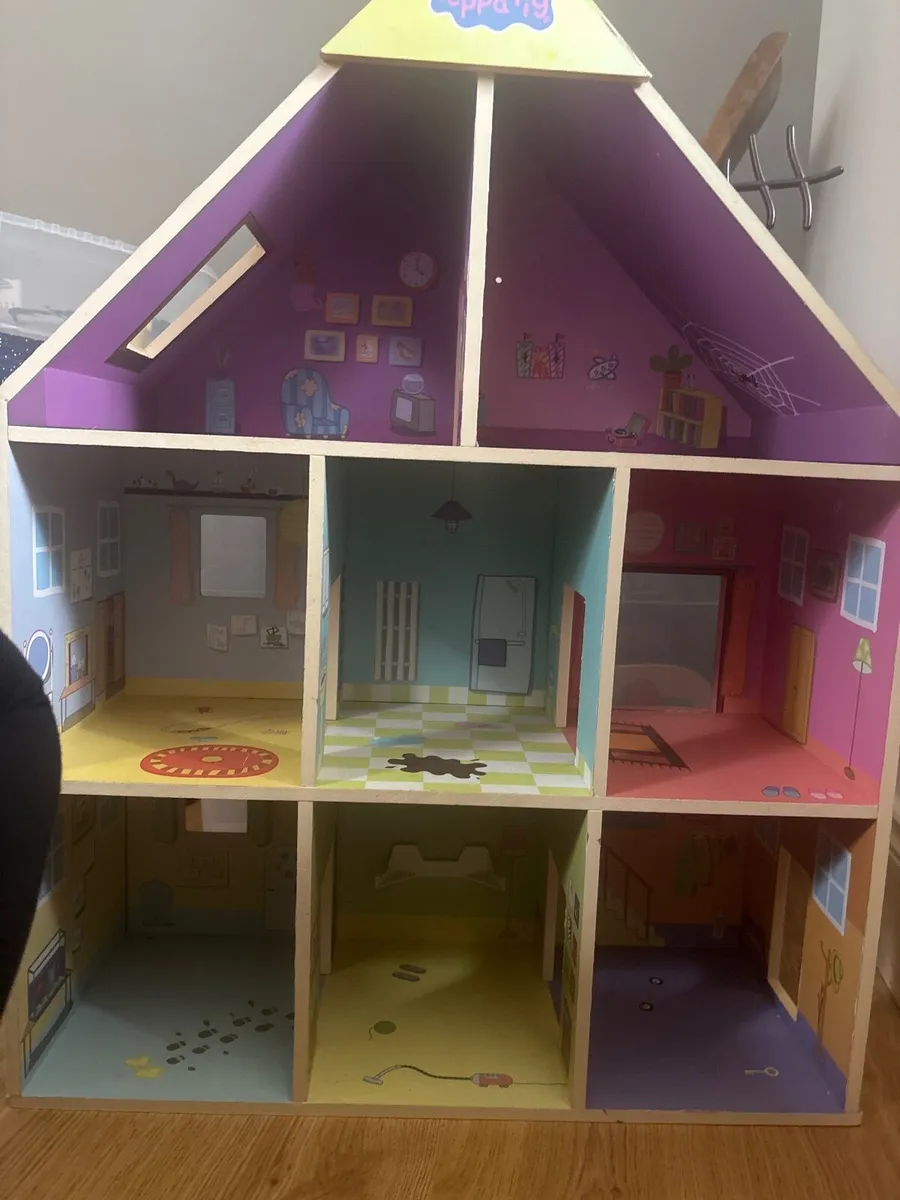 Peppa pig house and toys - Image 1