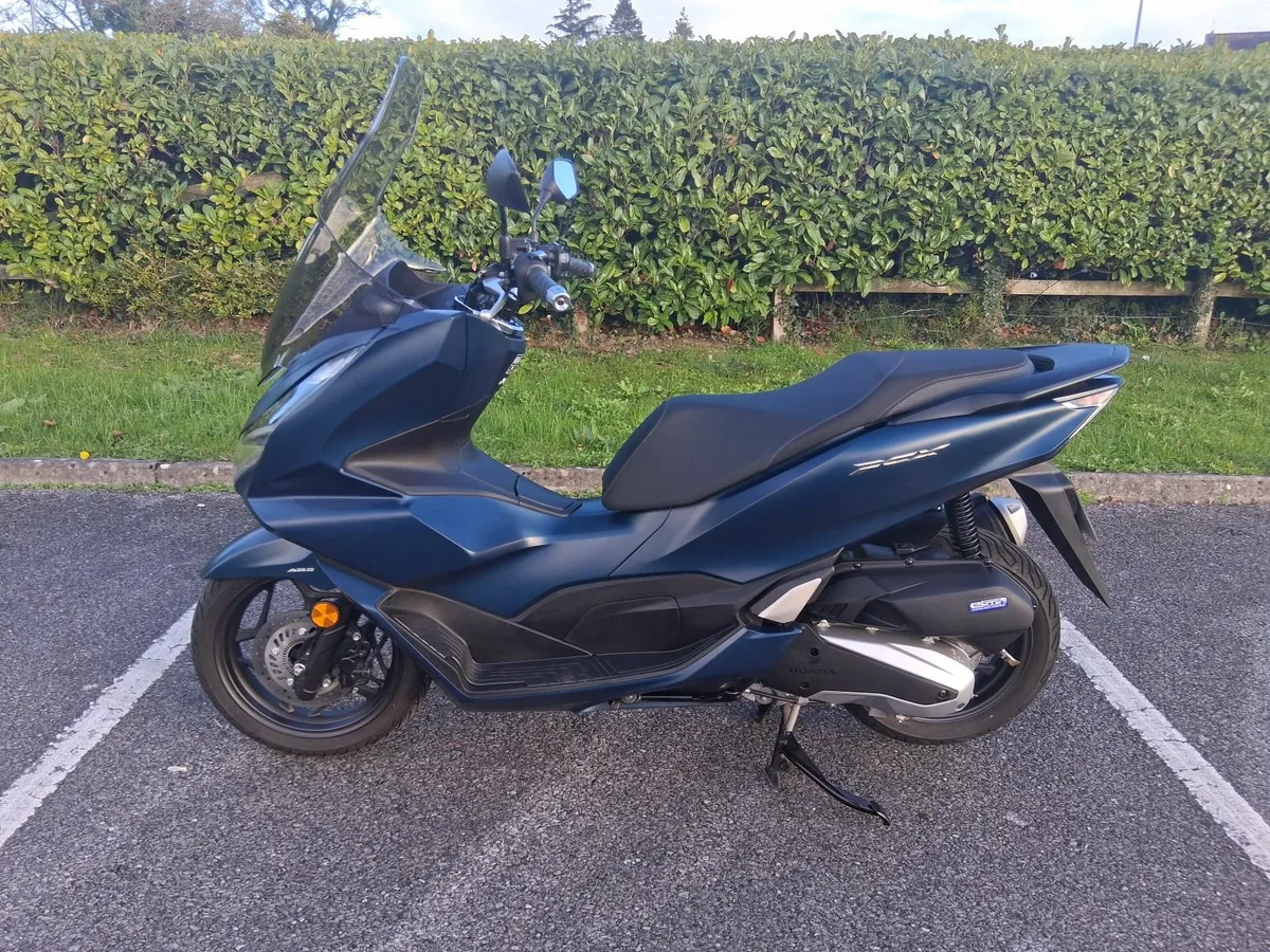232 Honda PCX 125 Clean ***only 2700kms*** - Image 1