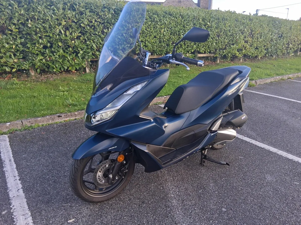 232 Honda PCX 125 Clean ***only 2700kms*** - Image 3