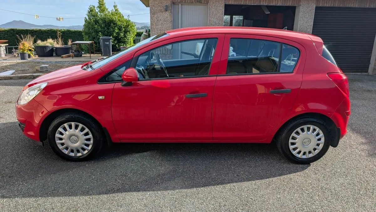 Opel Corsa 2010 - Image 2