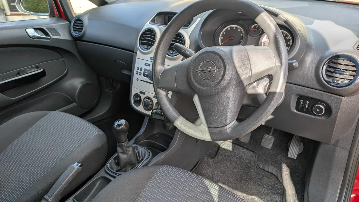 Opel Corsa 2010 - Image 4