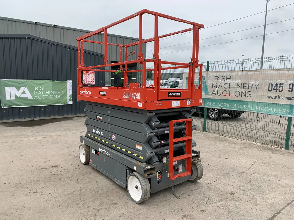 BID ONLINE NOW - 2019 SKYJACK SJ4740 SCISSORS LIFT - Image 2