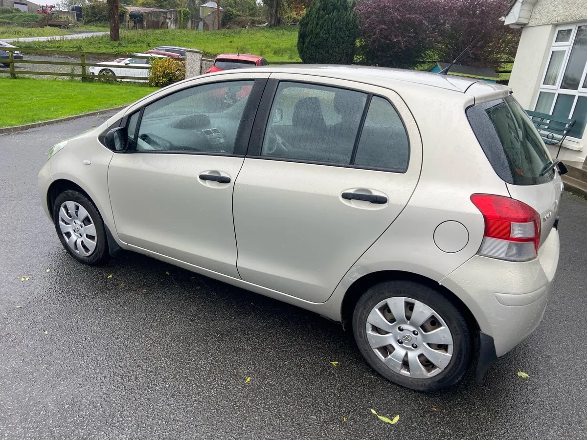 Toyota Yaris 1.0 petrol - Image 3