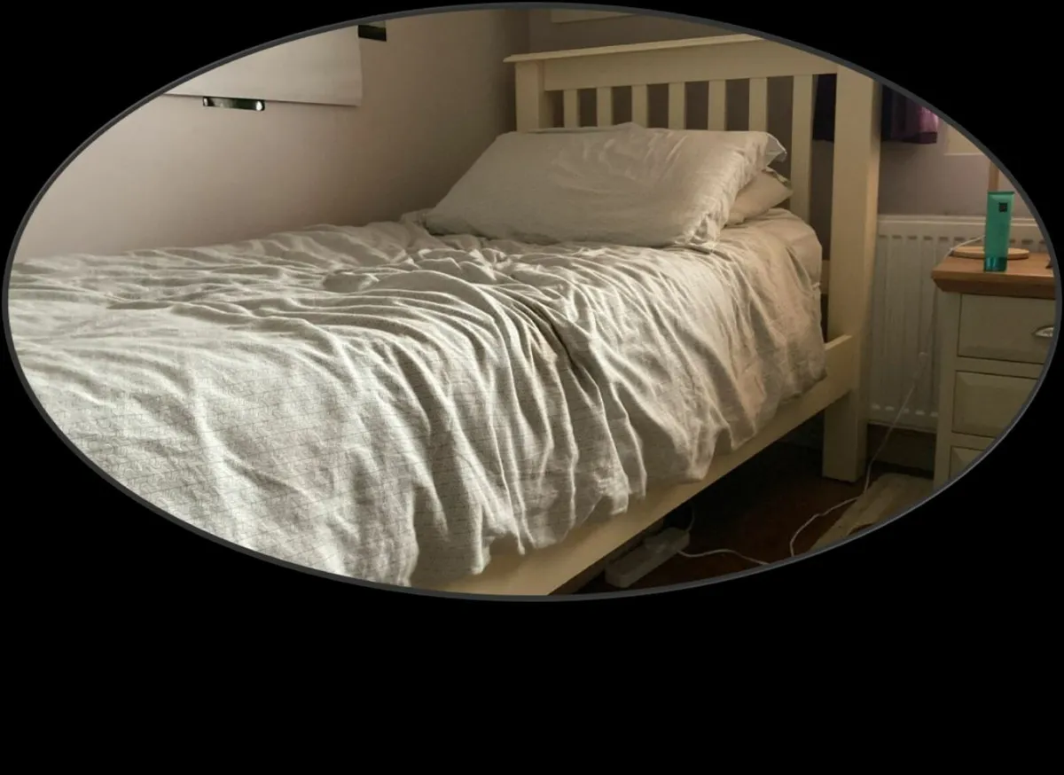 2 Single beds - Image 1