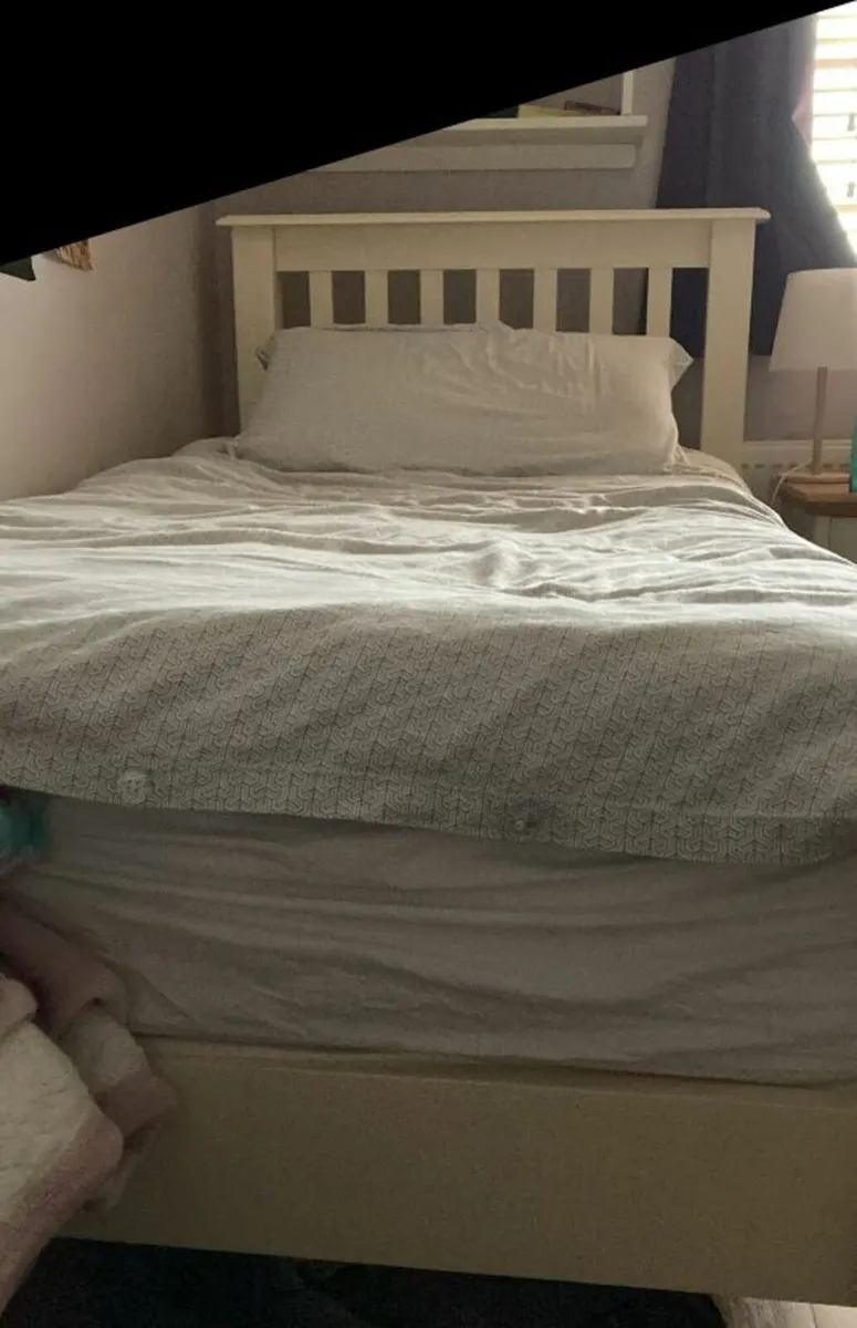 2 Single beds - Image 2