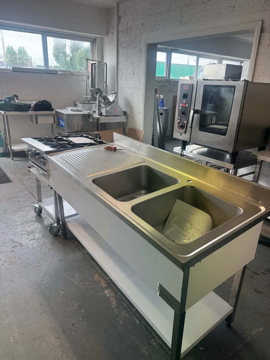 Sinks and tables various sizes - Image 1