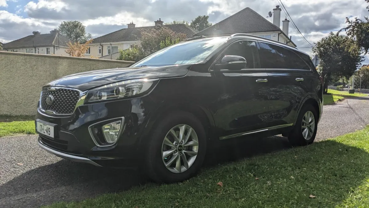 2017 Kia Sorento - Image 2