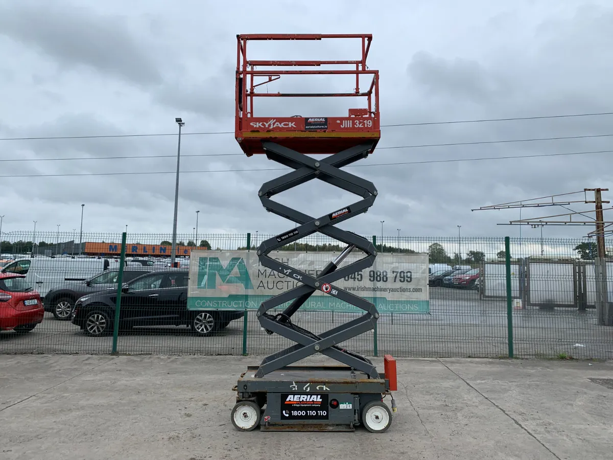 BID ONLINE NOW - 2018 SKYJACK SJ3219 SCISSORS LIFT - Image 1