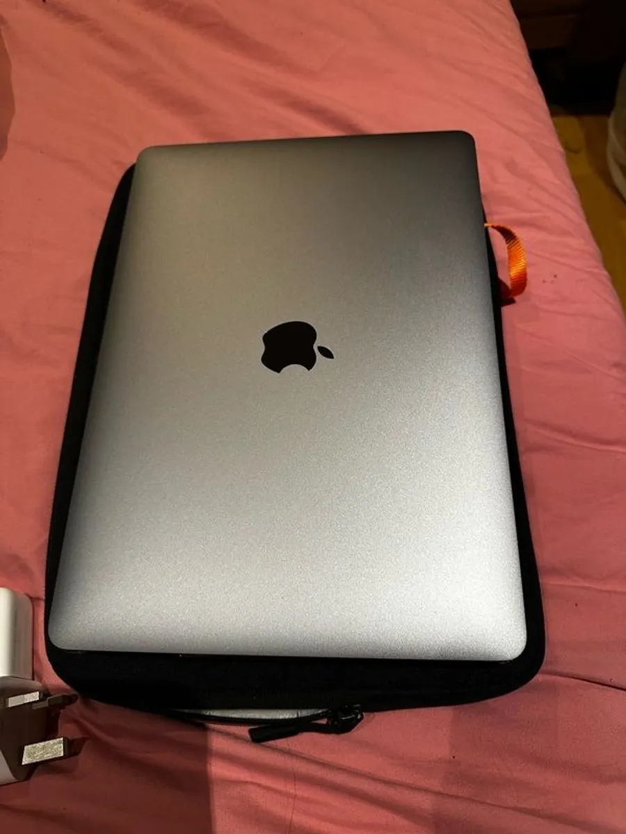 MacBook Pro M2 - Image 3