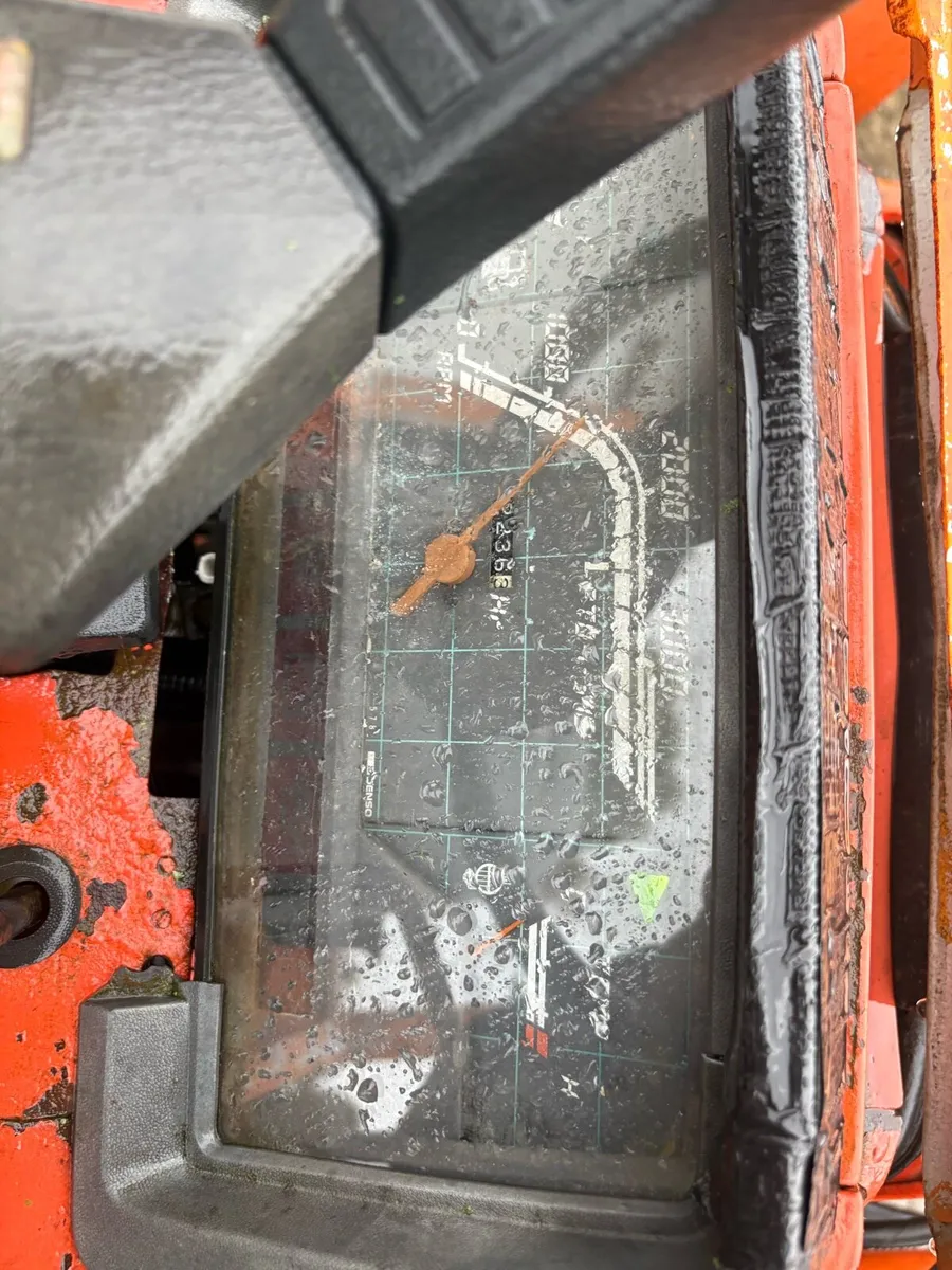Kubota 4x4 Diesel Tractor with loader - Image 4
