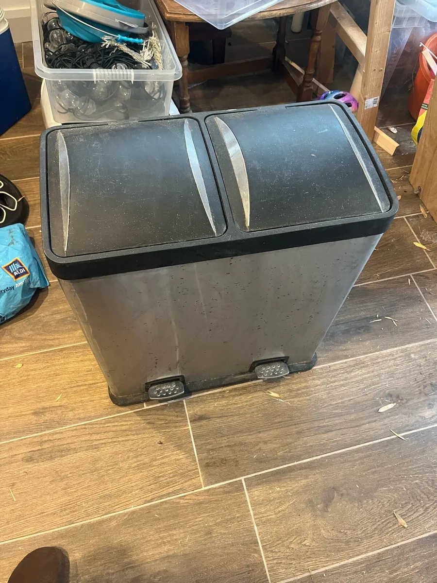 Double bin