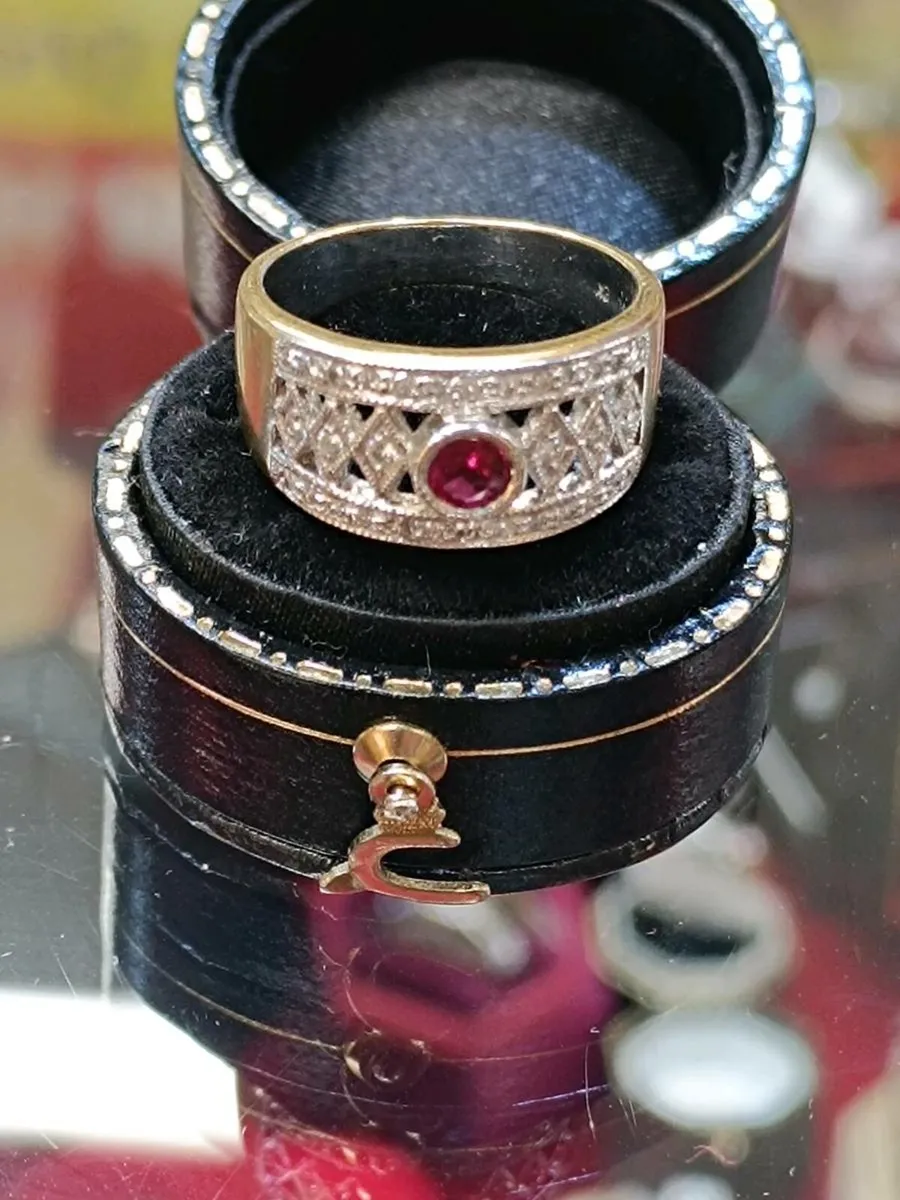 18k Yellow Gold Diamond & Ruby Wide Ring - Image 3