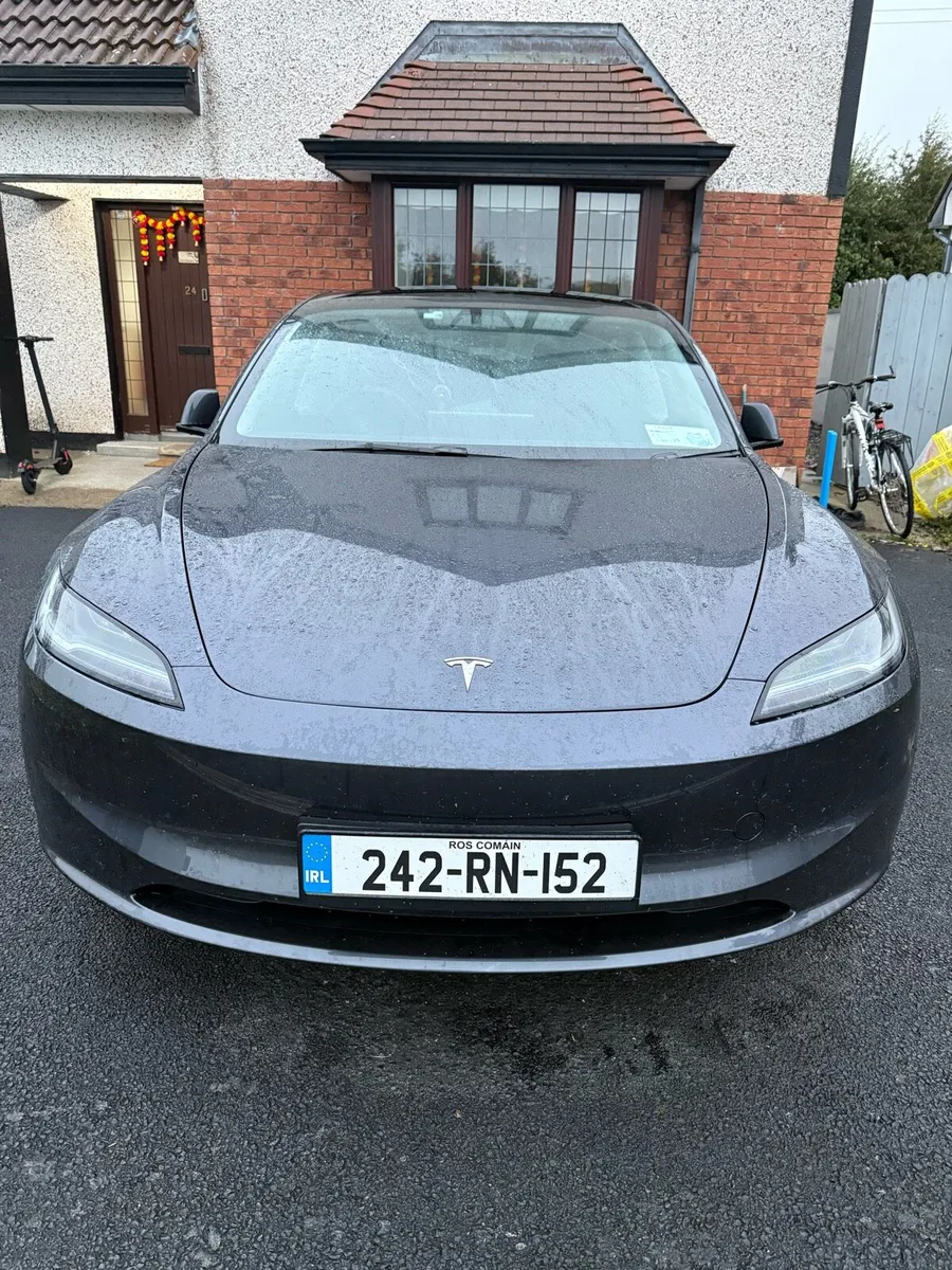 Tesla Model 3 with Indicator stalk - Image 1