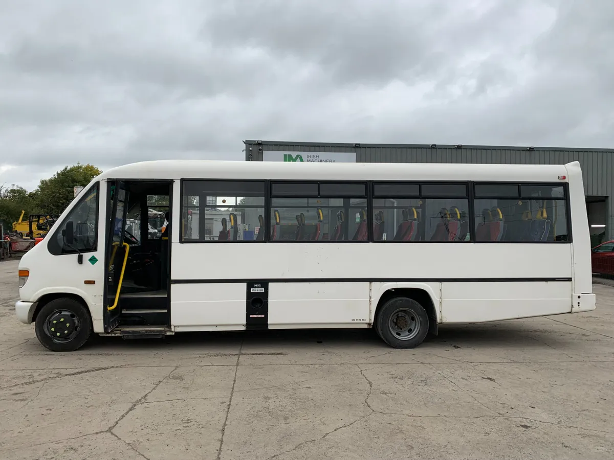 BID ONLINE NOW - 2009 MERCEDES VARIO 813 MINI BUS - Image 2
