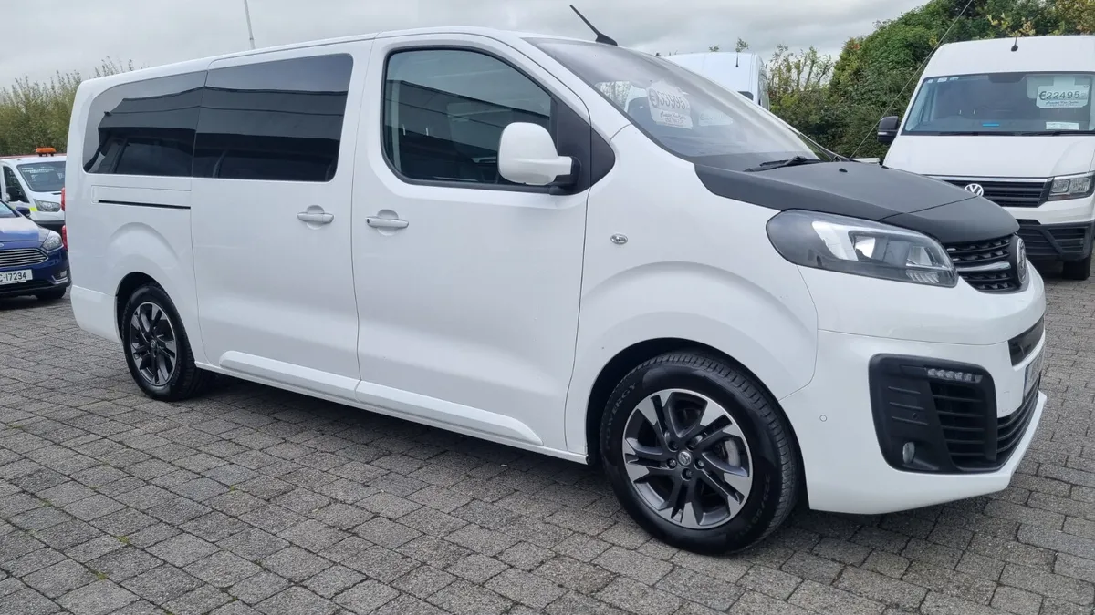 212 VIVARO LWB LIFE ELECTRIC 8 SEAT LUXURY MPV - Image 2