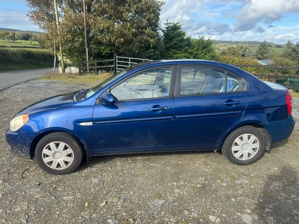 2007 Hyundai accent - Image 4