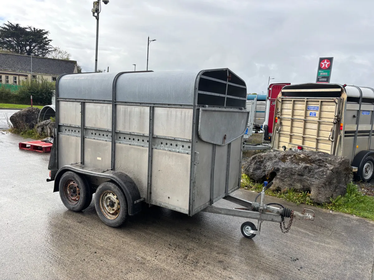 clean 8ft livestock trailer for sale - Image 1
