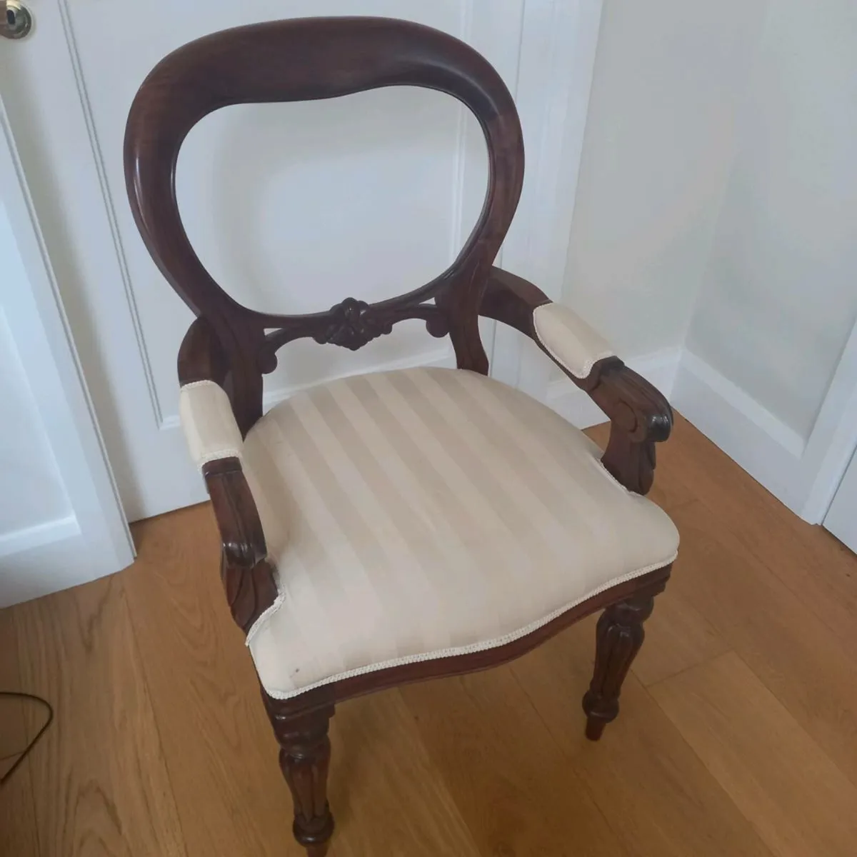 Reproduction victorian carver chair - Image 1