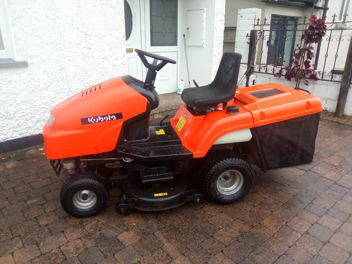 Ride on lawnmower - Image 1