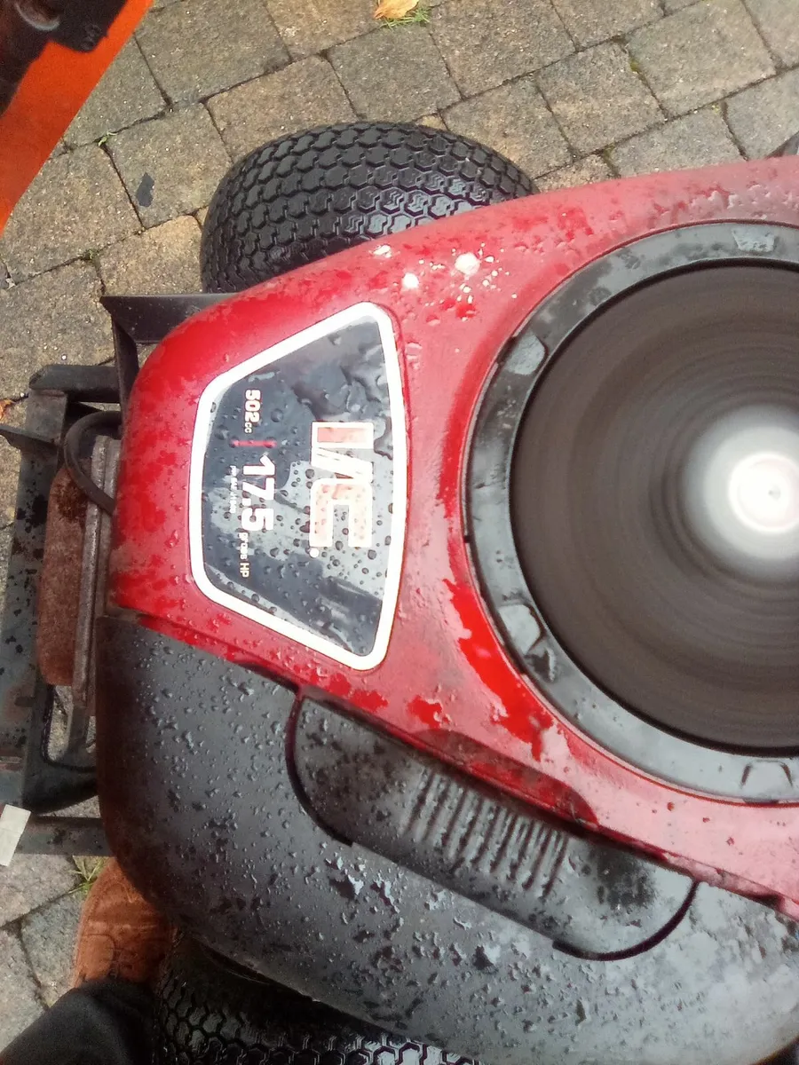 Ride on lawnmower - Image 2