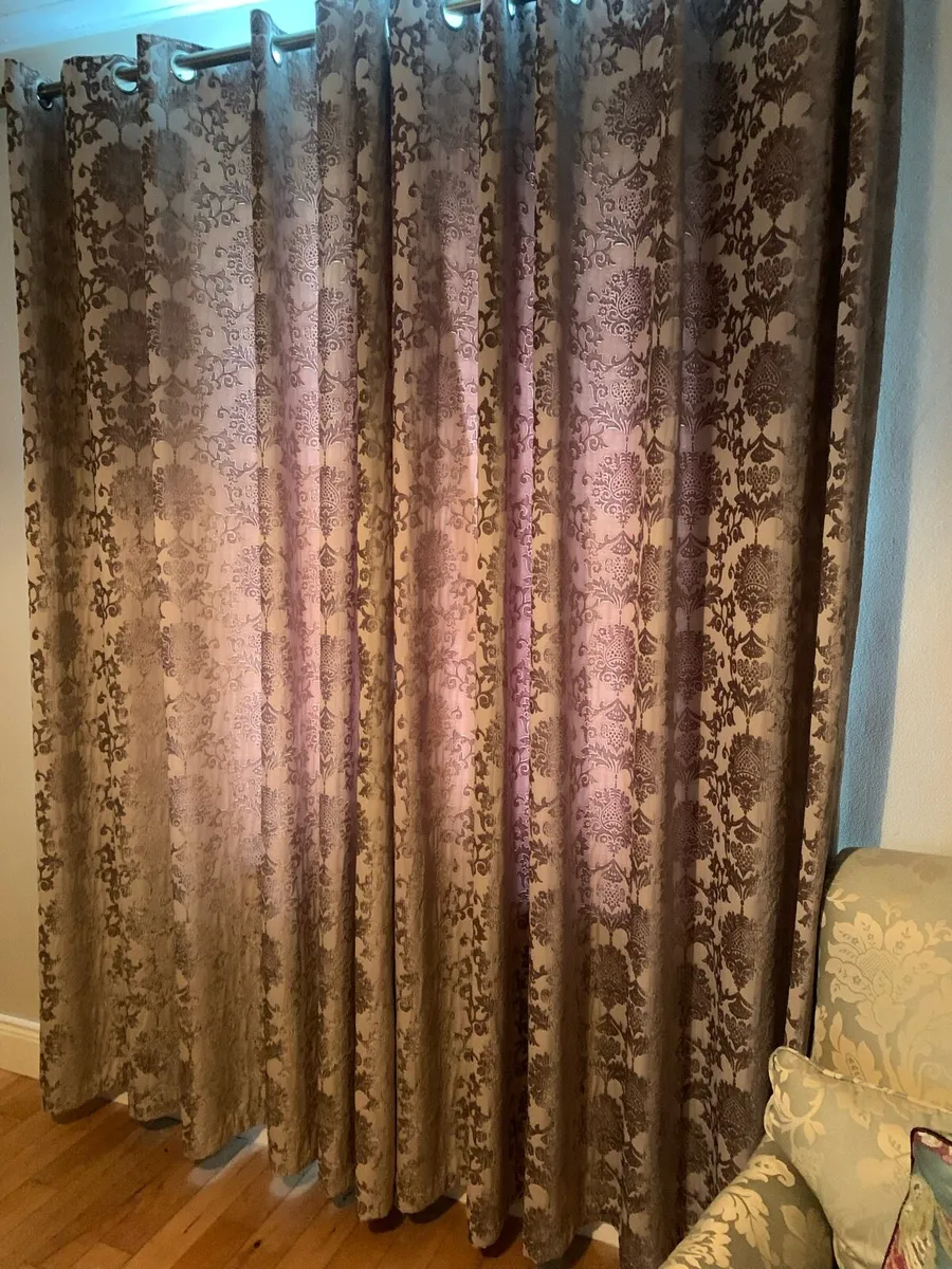 Curtains - Image 2