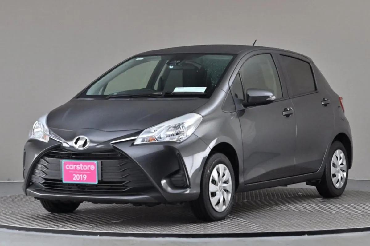 Toyota Vitz 1.0 Vvt-i Auto  reverse Camera - Image 3