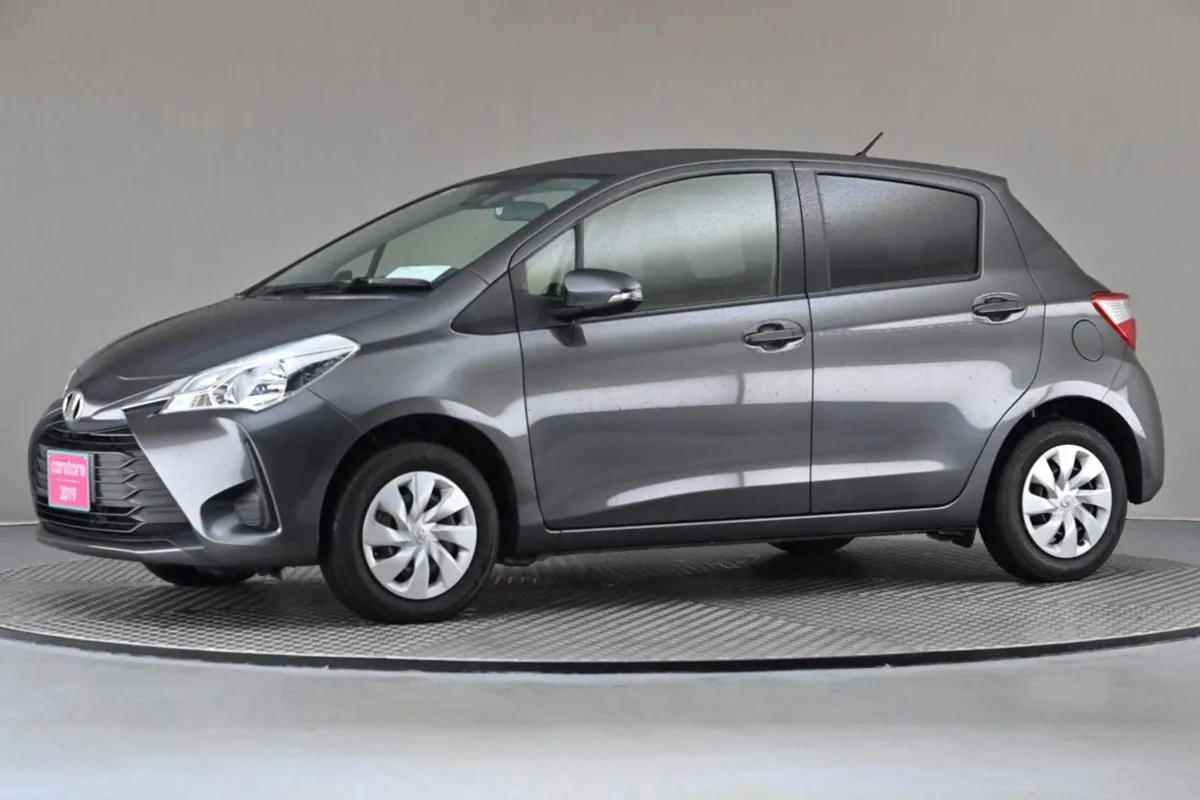 Toyota Vitz 1.0 Vvt-i Auto  reverse Camera - Image 4