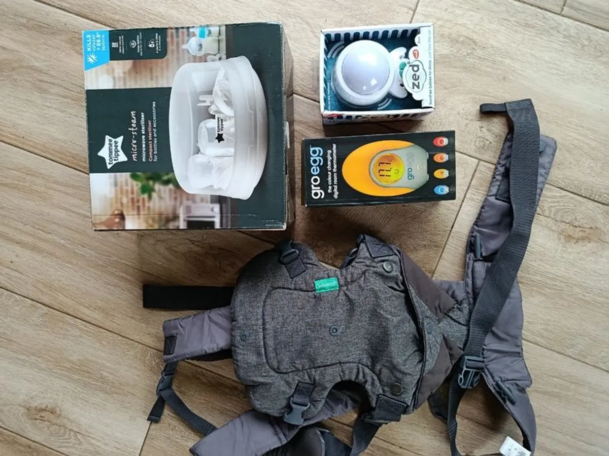Baby Bundle: Baby carrier and extras - Image 1