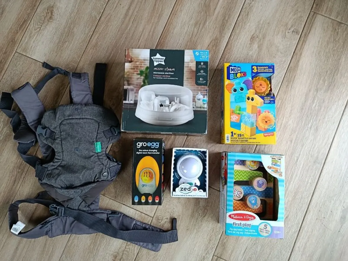 Baby Bundle: Baby carrier and extras - Image 2