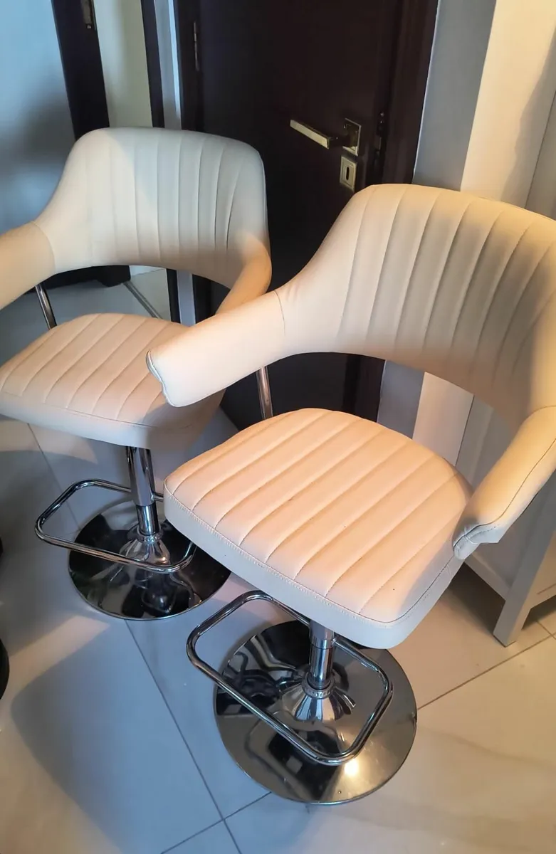 High chairs, high quality. New