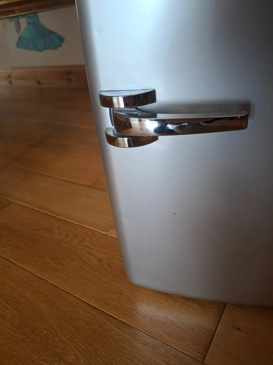 Mini-Fridge - Image 2