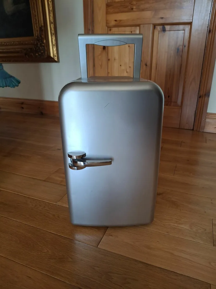 Mini-Fridge - Image 1