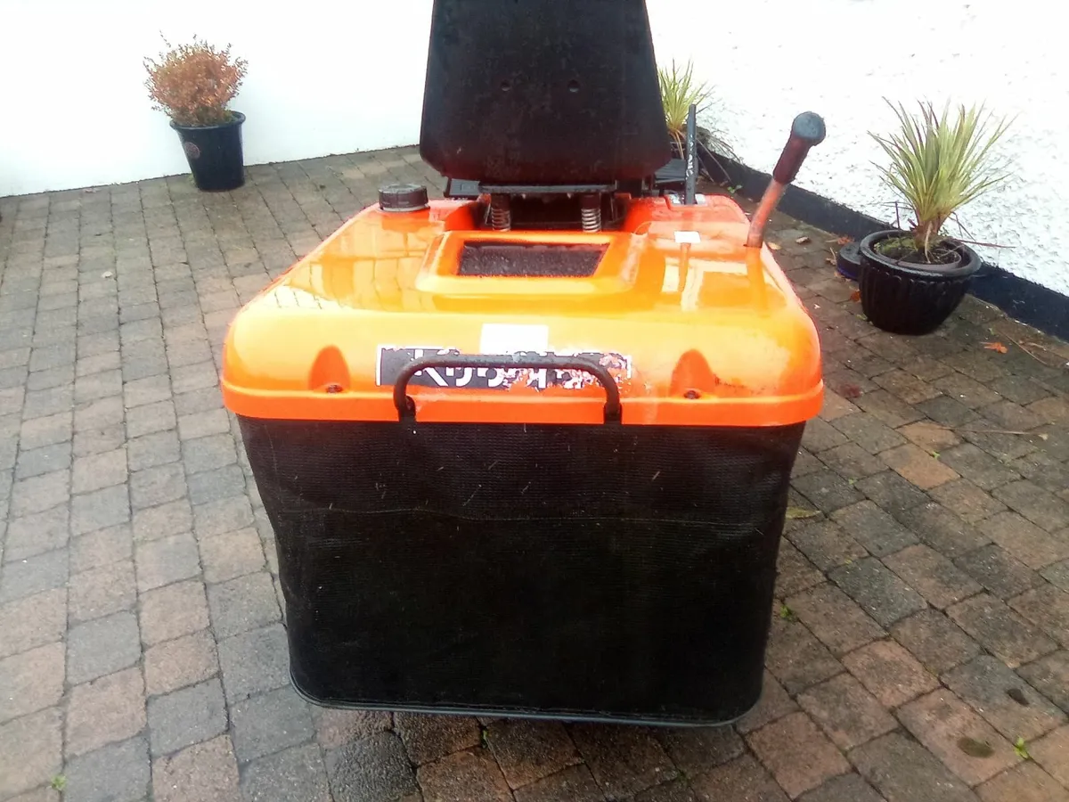 Ride on lawnmower - Image 3