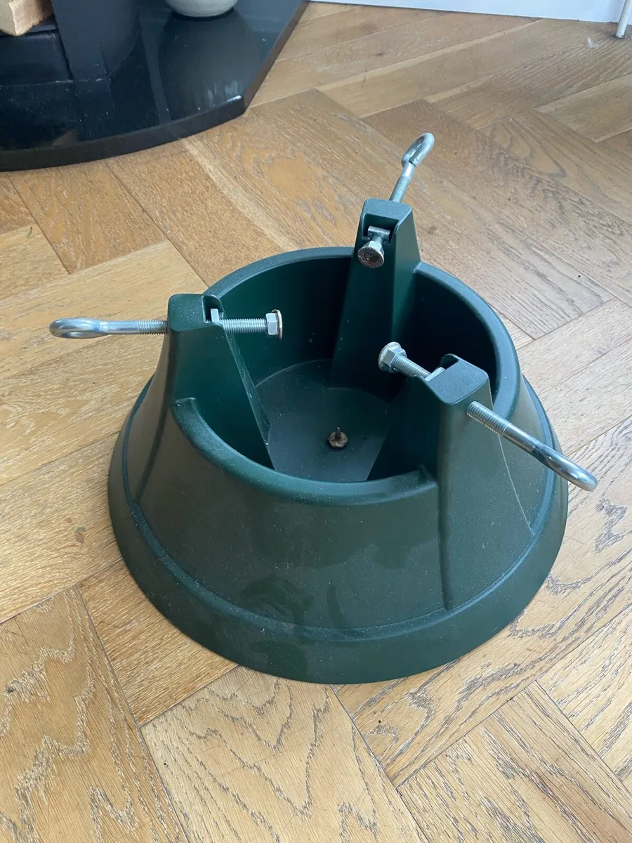 Christmas tree holder
