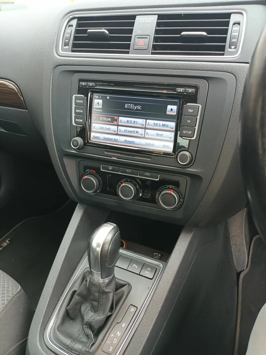 Volkswagen Jetta 2015 - Image 4