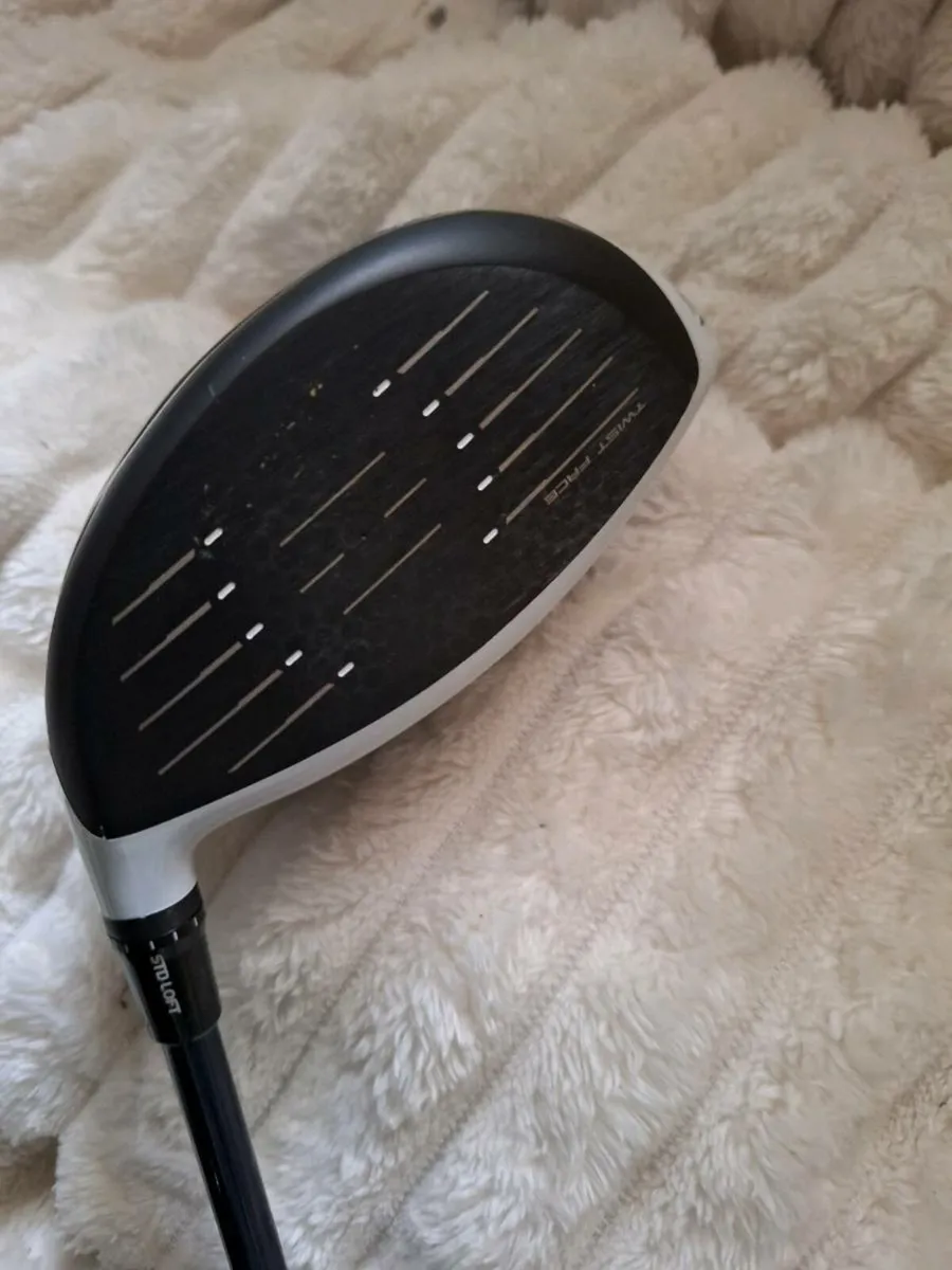 Taylormade sim 2 max driver 10,5d Reg - Image 2