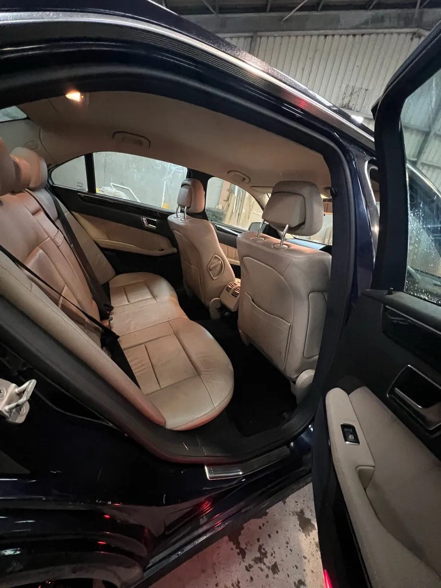 MERCEDES BENZ E SERIES - Image 3