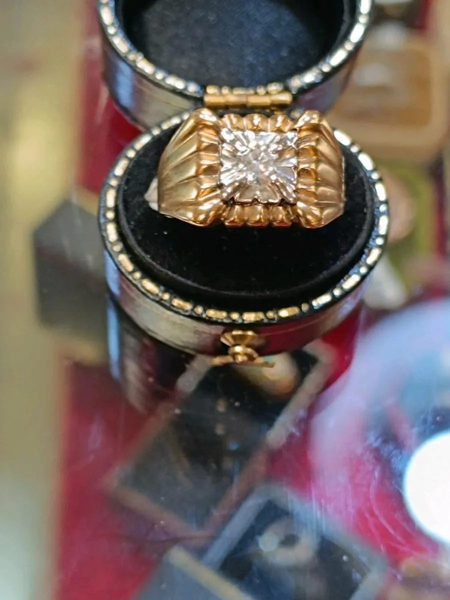 Vintage Diamond Ring 9k Yellow & White Gold - Image 1