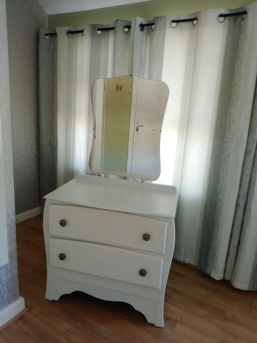 Dressers - Image 1