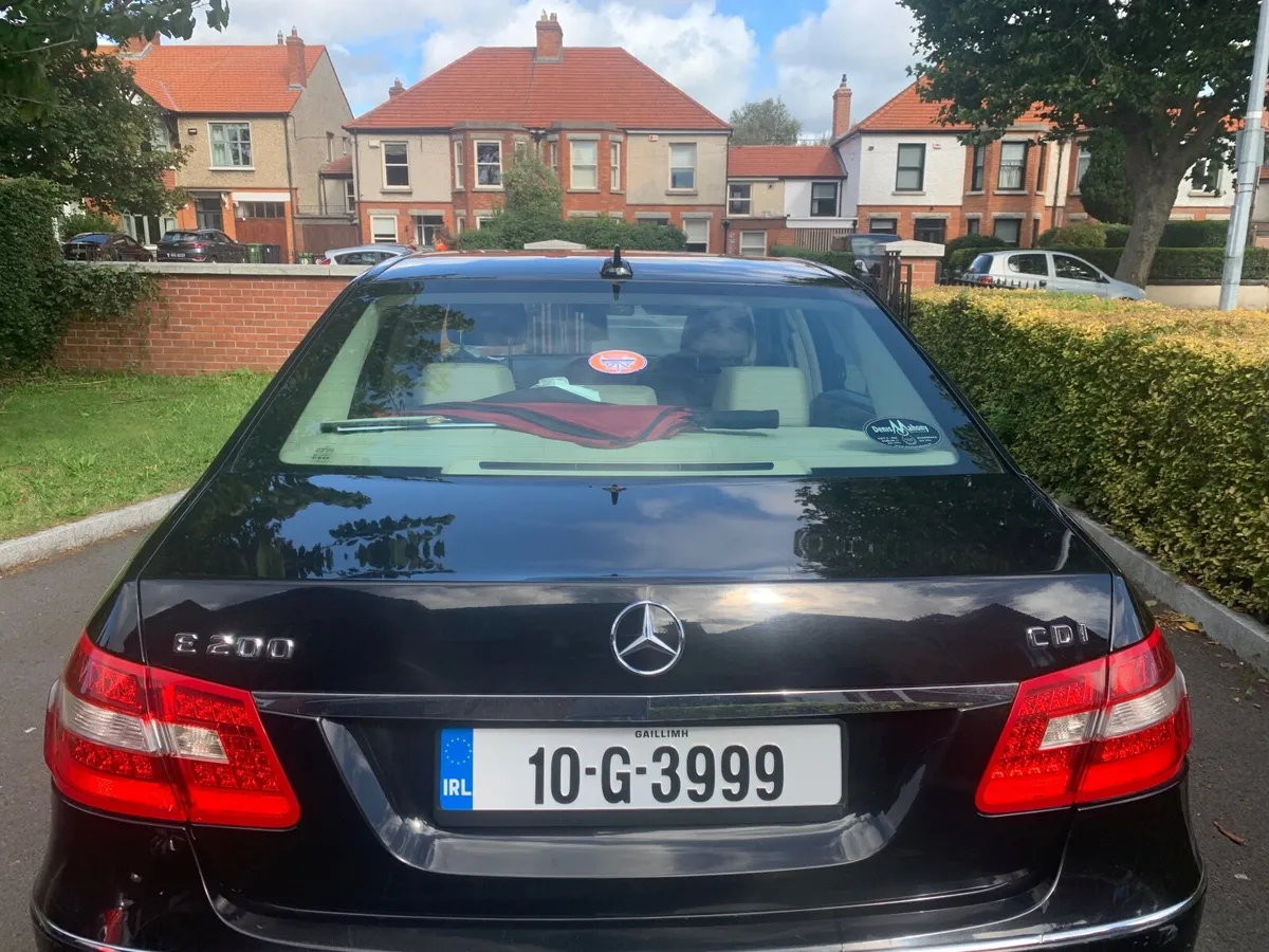 Mercedes-Benz E-Class 2010 - Image 2