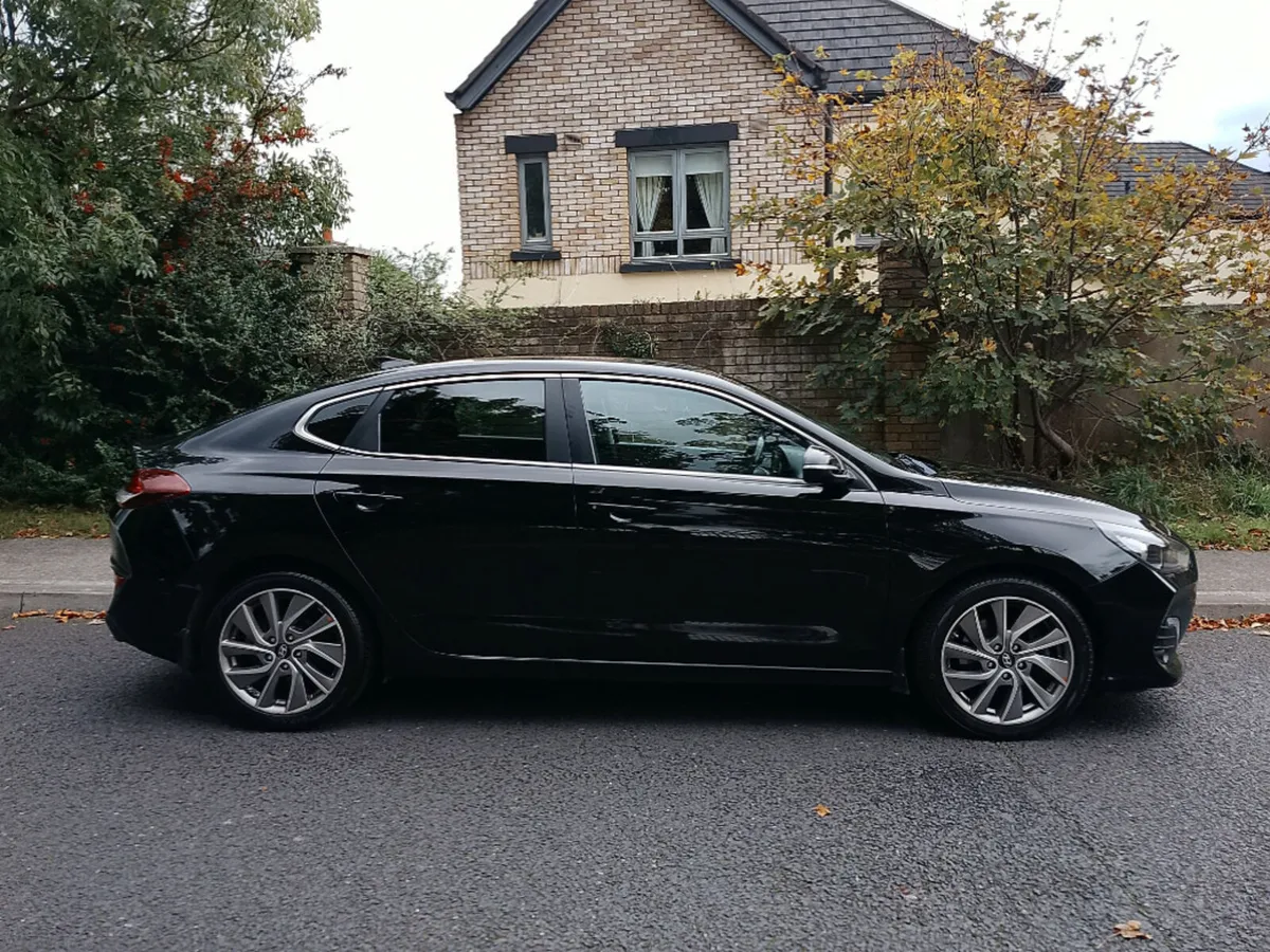 Hyundai i30 i 30 Fastback 5DR - Image 2