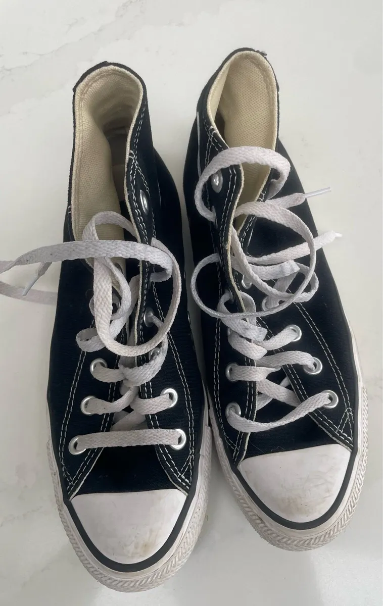 Converse runners size 6 - Image 1