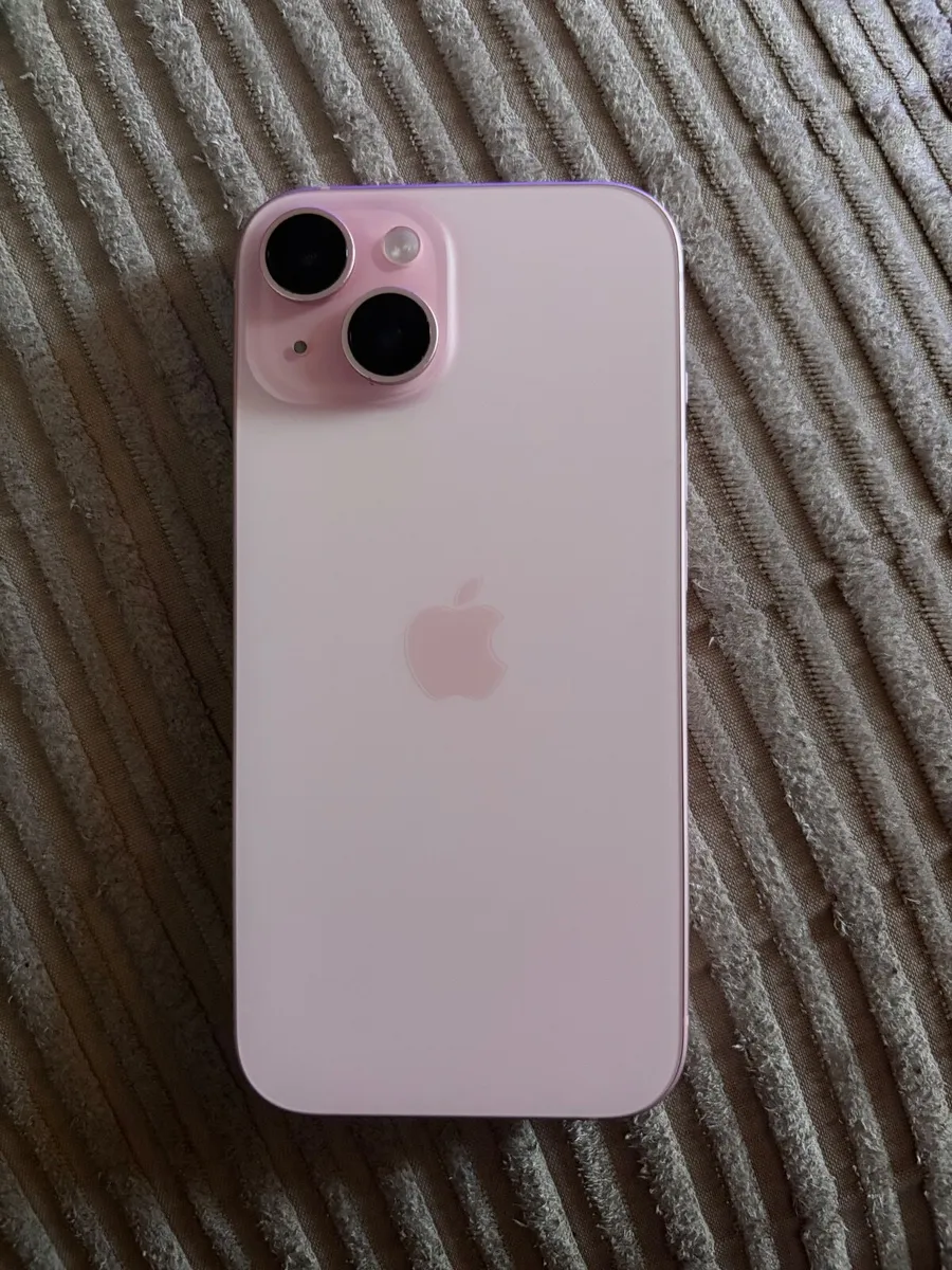 iPhone 15 - Image 3