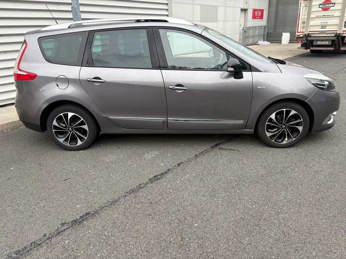 152 Renault scenic 7 seater - Image 2