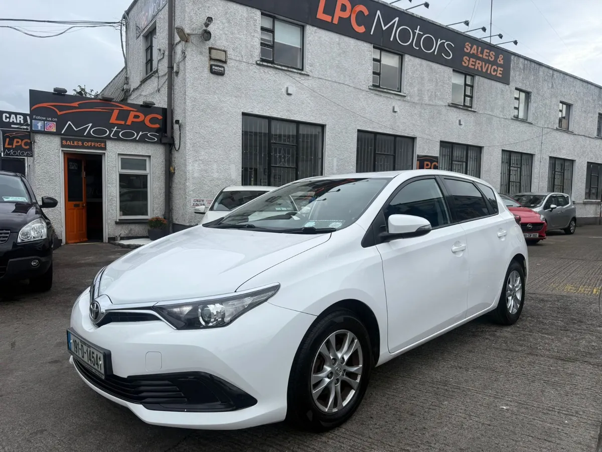 Toyota Auris 2019 - Image 2